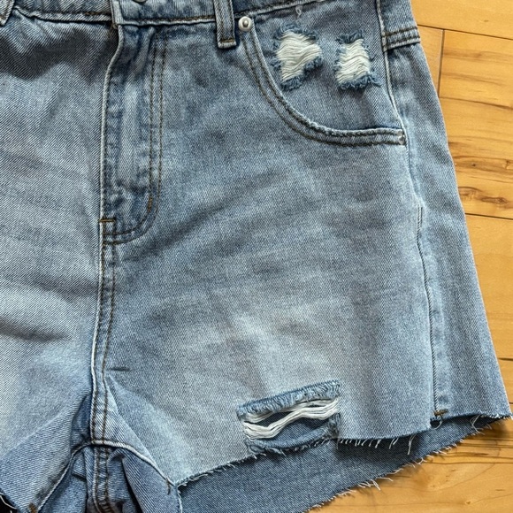 Princess Polly Feels Like Summer Ripped Denim Cutoff Jean Shorts Size 6 New Tag - Picture 5 of 7